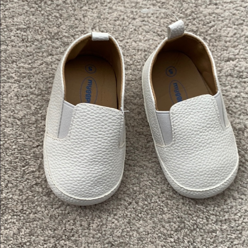 NWOT- Benhero white slip on shoes